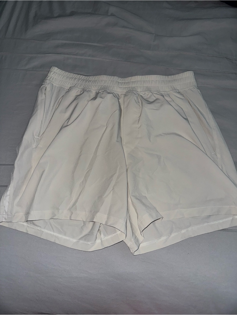 Lululemon men’s pace breaker shorts 5” size Large